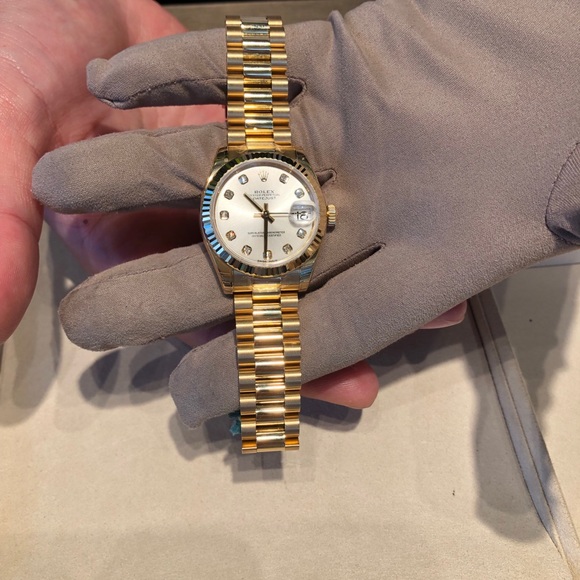 NO FAKES 💯% authentic items - Picture 5 of 15